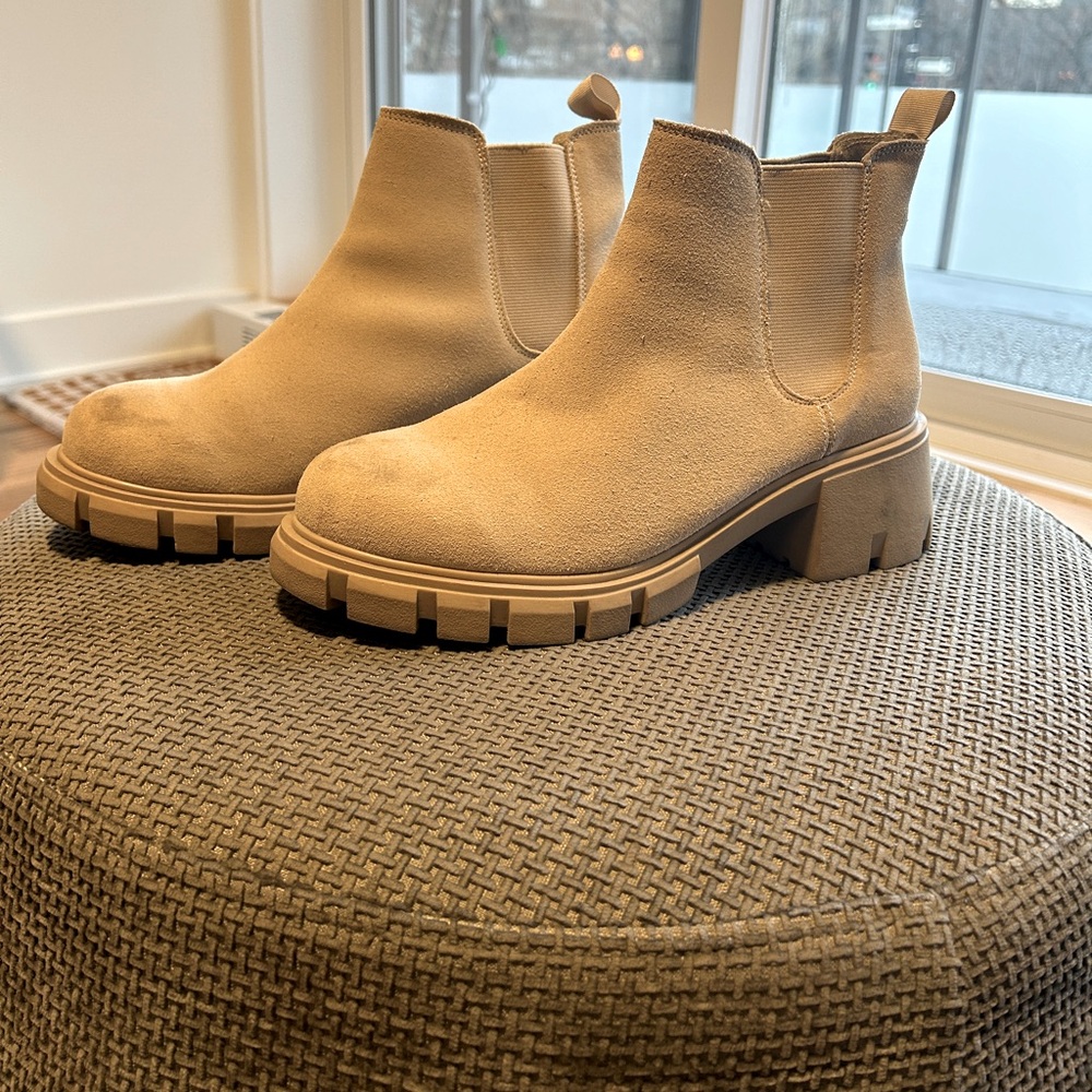 Beautiful Steve Madden beige booties.